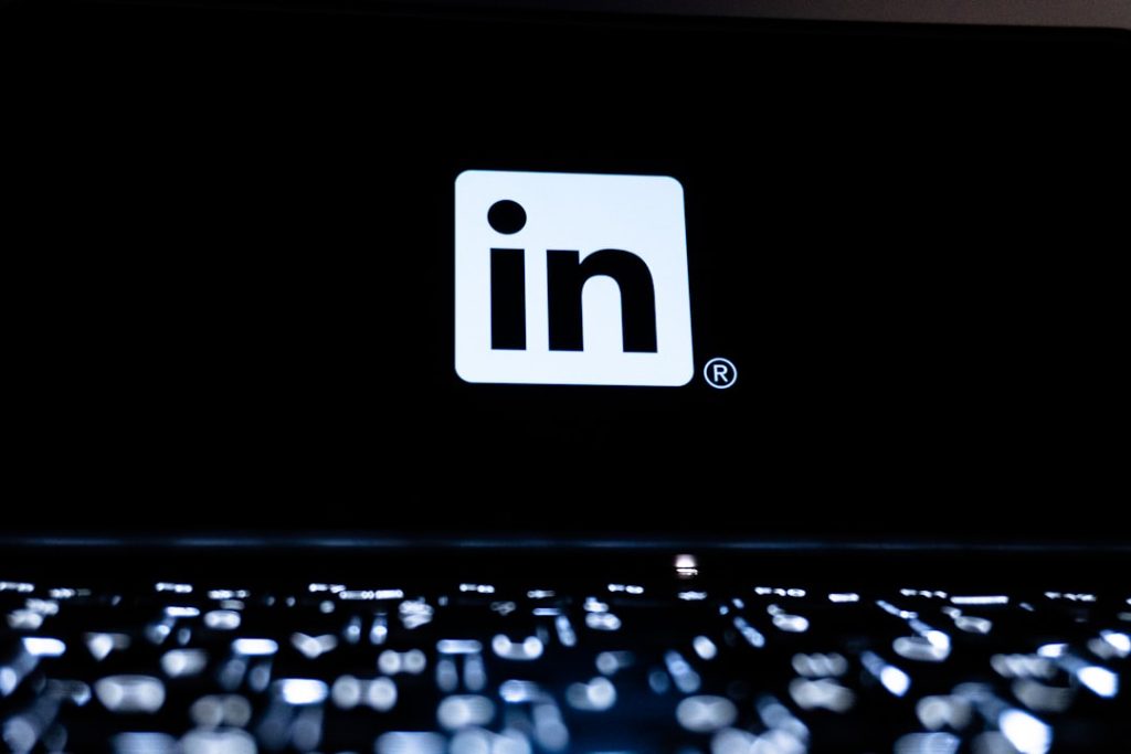 Photo social media marketing services