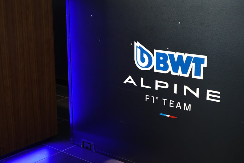 Photo performance marketing