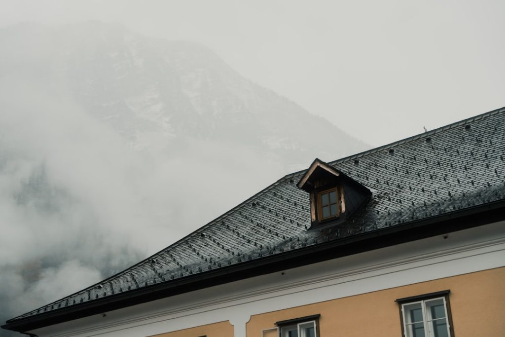 Photo roofing company social media